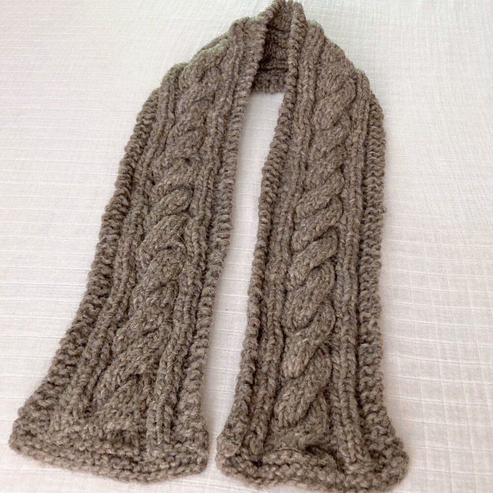 Handmade 🇨🇦 NWOT Hand Knit Wool Cable Scarf